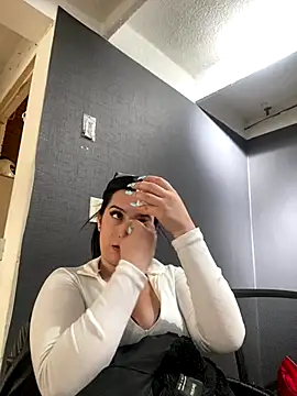 Kloe Novoa online show from 11-15-25, 01:15