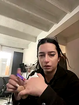 Kloe Novoa online show from 12-15-25, 12:44