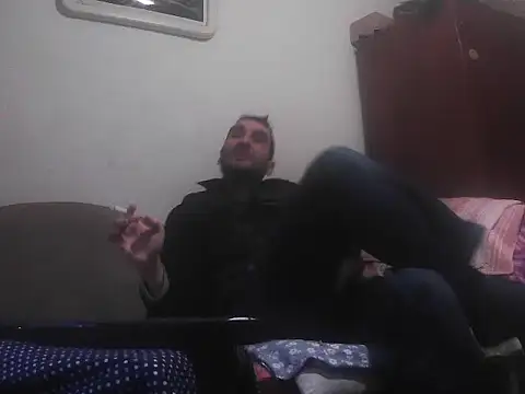 Snapshot of alin42xx chatting on 12-03-25, 06:36 alin42xx online show from 12-03-25, 06:36