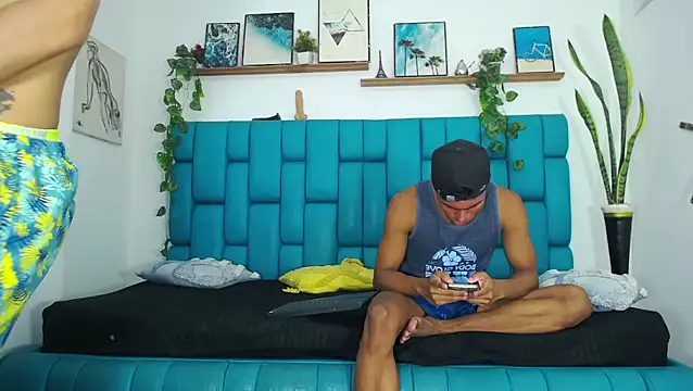 Hot Boys Latinos X online show from 11-11-25, 10:26