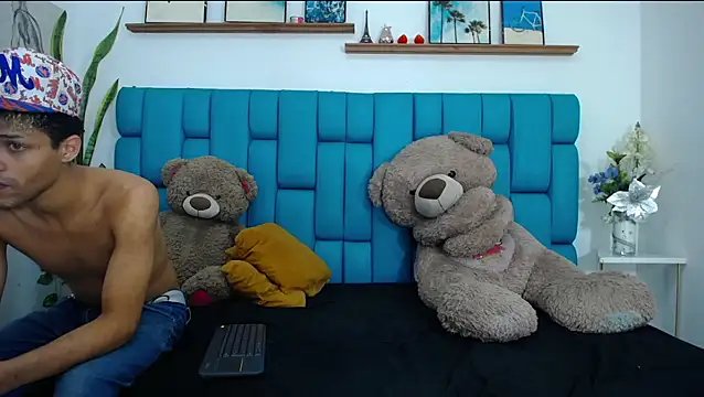 Hot Boys Latinos X online show from 02-24-26, 07:15