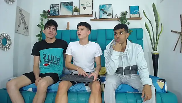 Hot Boys Latinos X online show from 11-13-25, 10:02