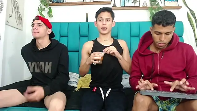 Hot Boys Latinos X online show from 10-31-25, 01:19