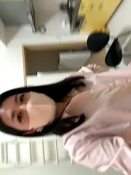 Snapshot of akimix_xoxo chatting on 10-28-25, 01:32 akimix xoxo online show from 10-28-25, 01:32