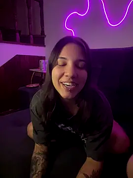 Hannahinfame online show from 11-11-25, 05:24