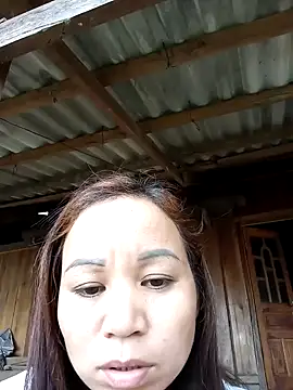 Snapshot of Gwen-n chatting on 10-24-25, 06:12 Gwen-n online show from 10-24-25, 06:12