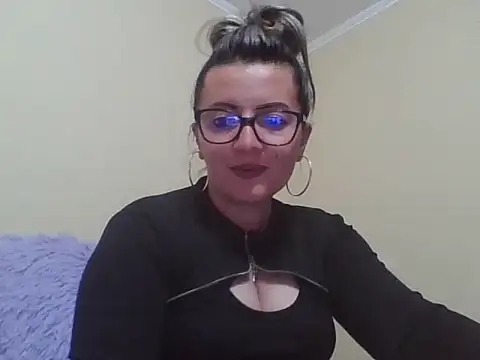 Snapshot of blondinaali chatting on 10-26-25, 03:01 blondinaali online show from 10-26-25, 03:01