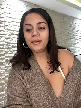 Snapshot of amellita-33 chatting on 06-16-26, 05:29 amellita-33 online show from 06-16-26, 05:29