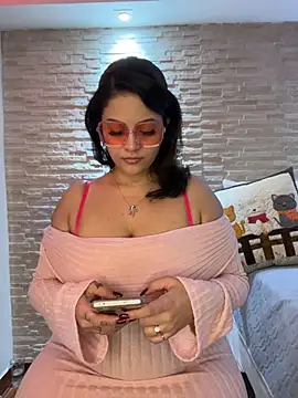 Snapshot of amellita-33 chatting on 07-15-26, 05:47 amellita-33 online show from 07-15-26, 05:47