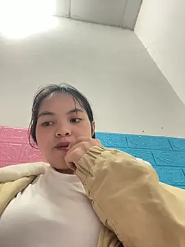 Snapshot of Tina_x chatting on 12-17-25, 05:34 Tina x online show from 12-17-25, 05:34