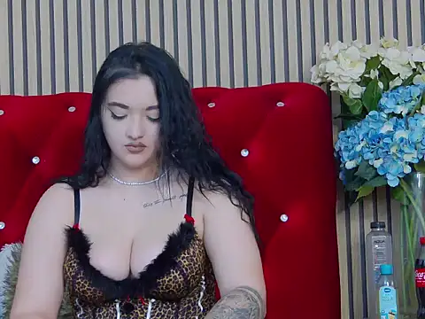 LaraBloom online show from 11-21-25, 07:46