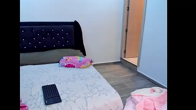 phenixpink22 online show from 02-15-26, 09:25