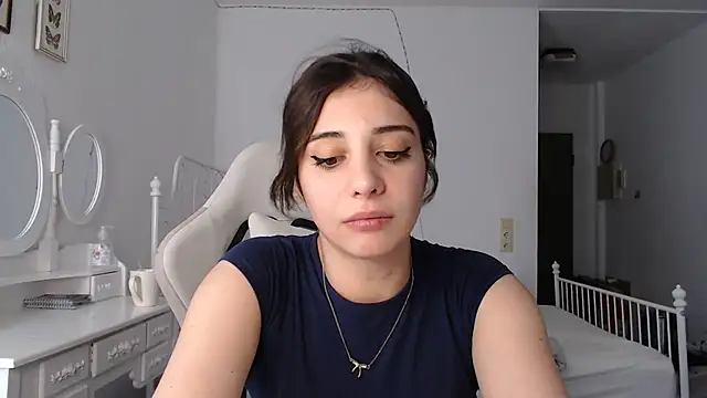 Snapshot of bellefleurrr chatting on 06-24-26, 01:53 bellefleurrr online show from 06-24-26, 01:53