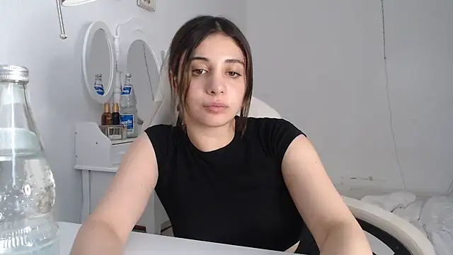 Snapshot of bellefleurrr chatting on 07-13-26, 06:07 bellefleurrr online show from 07-13-26, 06:07