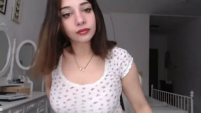 Snapshot of bellefleurrr chatting on 06-03-26, 06:58 bellefleurrr online show from 06-03-26, 06:58