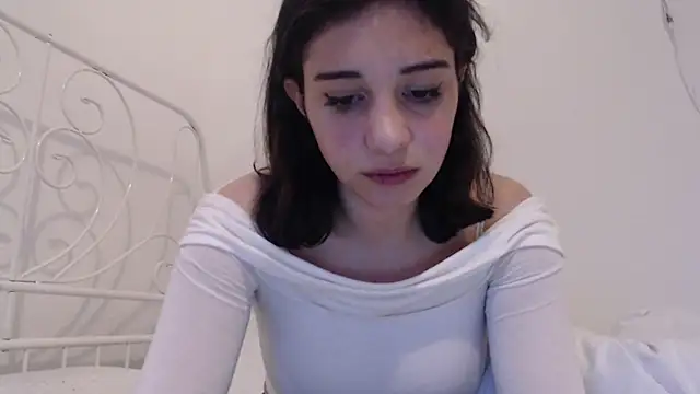 Snapshot of bellefleurrr chatting on 05-10-26, 07:27 bellefleurrr online show from 05-10-26, 07:27