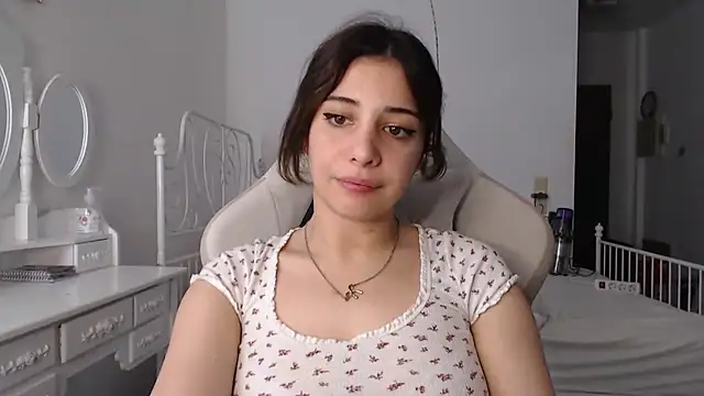 Snapshot of bellefleurrr chatting on 06-25-26, 02:11 bellefleurrr online show from 06-25-26, 02:11
