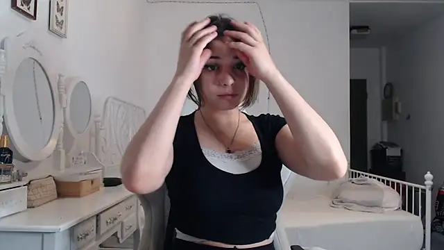 Snapshot of bellefleurrr chatting on 06-18-26, 12:42 bellefleurrr online show from 06-18-26, 12:42
