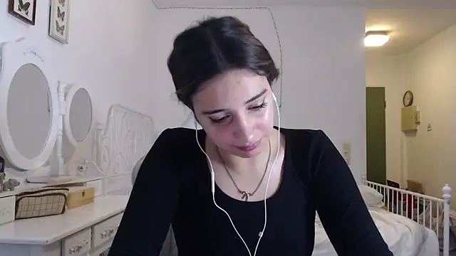 Snapshot of bellefleurrr chatting on 06-19-26, 08:36 bellefleurrr online show from 06-19-26, 08:36