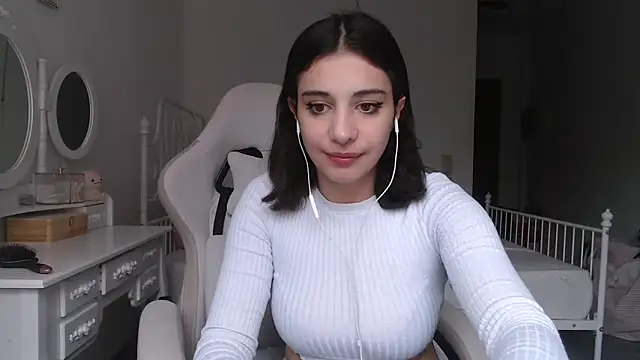 Snapshot of bellefleurrr chatting on 05-06-26, 02:21 bellefleurrr online show from 05-06-26, 02:21