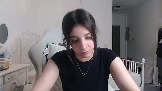 Snapshot of bellefleurrr chatting on 05-28-26, 10:15 bellefleurrr online show from 05-28-26, 10:15