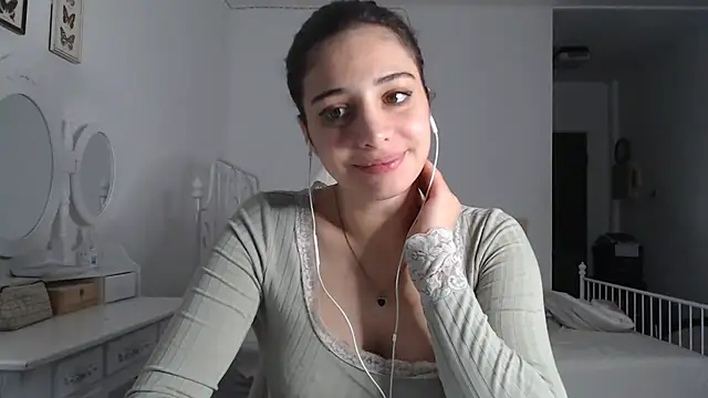 Snapshot of bellefleurrr chatting on 06-14-26, 07:59 bellefleurrr online show from 06-14-26, 07:59