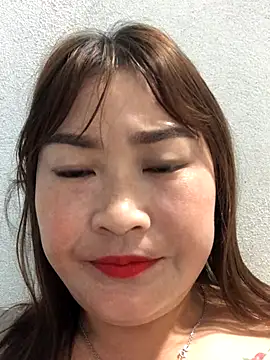 Snapshot of bombom1x chatting on 10-26-25, 05:57 bombom1x online show from 10-26-25, 05:57