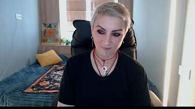Snapshot of Sweet-n-Strong chatting on 06-14-26, 11:22 Sweet-n-Strong online show from 06-14-26, 11:22