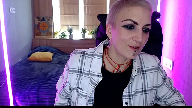 Snapshot of Sweet-n-Strong chatting on 05-26-26, 11:08 Sweet-n-Strong online show from 05-26-26, 11:08