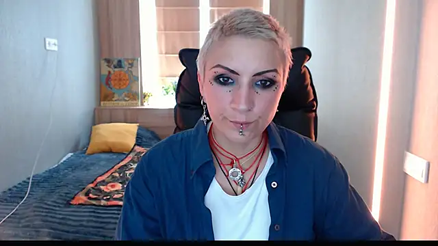 Snapshot of Sweet-n-Strong chatting on 06-07-26, 10:53 Sweet-n-Strong online show from 06-07-26, 10:53