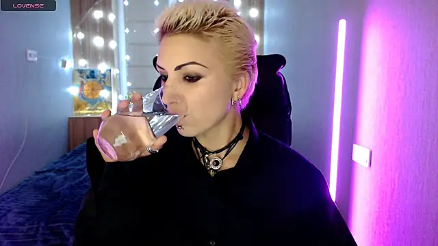 Sweet-n-Strong online show from 11-28-25, 01:00