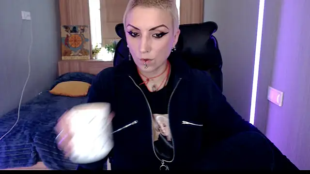 Snapshot of Sweet-n-Strong chatting on 05-15-26, 11:41 Sweet-n-Strong online show from 05-15-26, 11:41