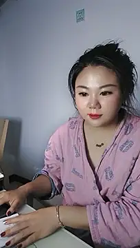 Snapshot of doudou101 chatting on 10-28-25, 03:44 doudou101 online show from 10-28-25, 03:44