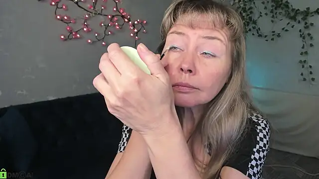 Carla Vogue online show from 11-23-25, 03:05