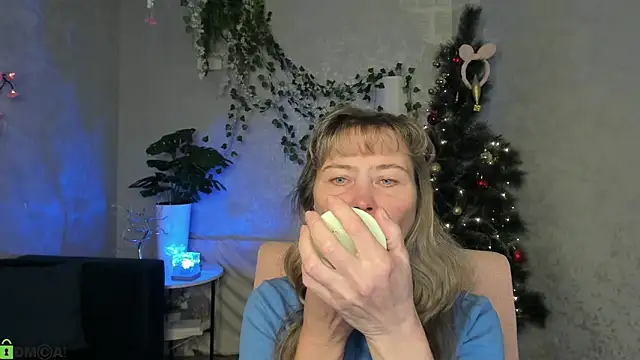 Carla Vogue online show from 12-14-25, 02:51