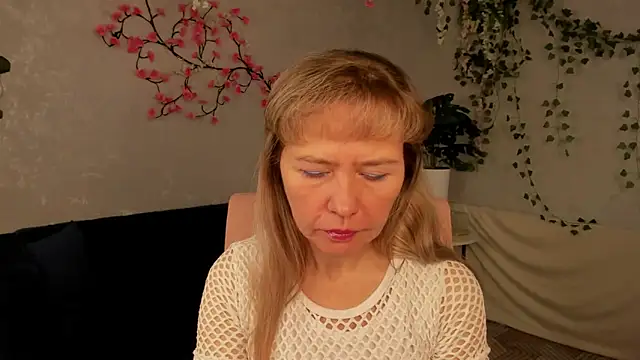 Carla Vogue online show from 11-17-25, 03:10