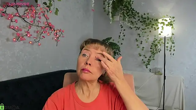 Carla Vogue online show from 11-30-25, 03:07