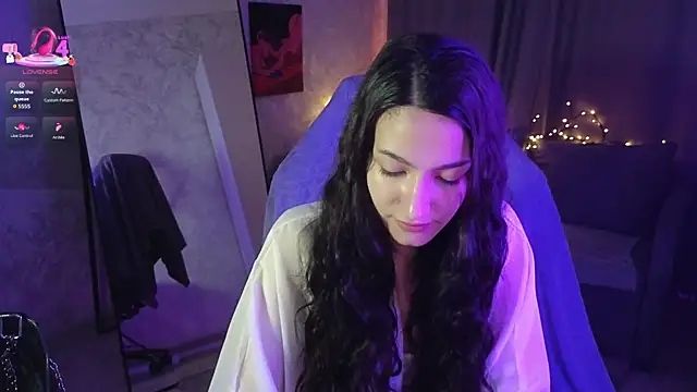 Mulan Lo online show from 11-17-25, 08:13