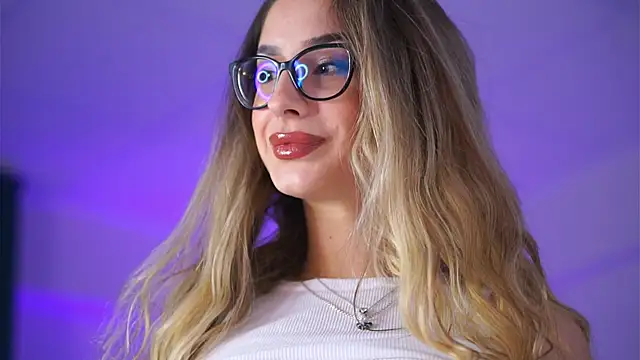 MaddieBryggs online show from 11-29-25, 10:04