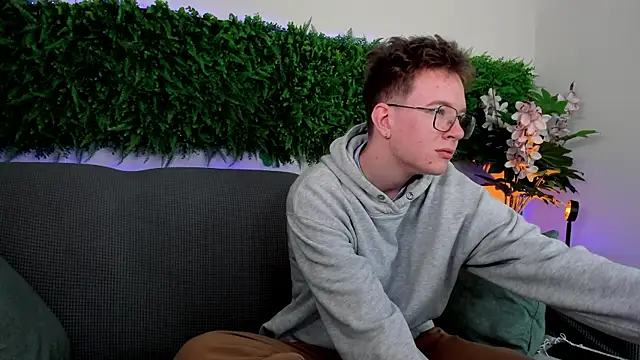 Snapshot of Teddy_Parker chatting on 11-01-25, 08:30 Teddy Parker online show from 11-01-25, 08:30