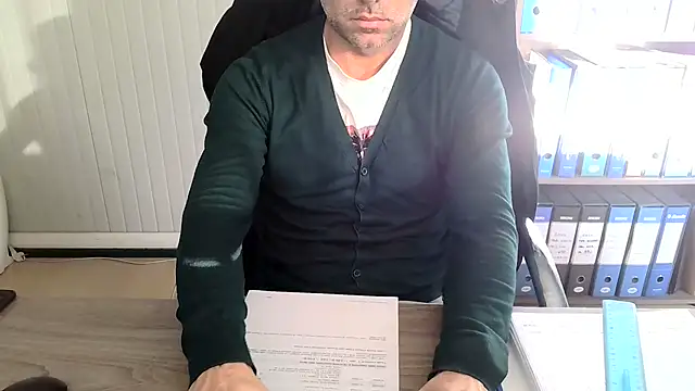 Evasionee online show from 12-17-25, 08:08