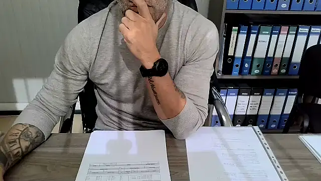 Evasionee online show from 10-28-25, 10:36