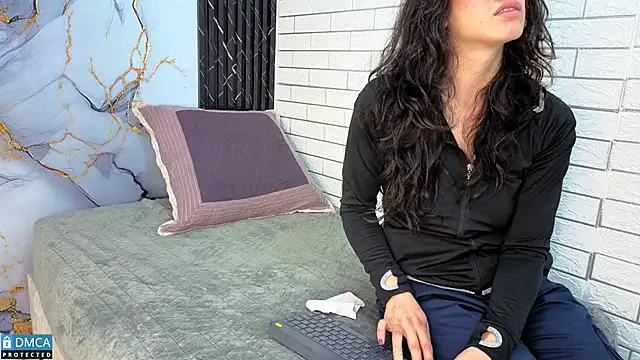 eva delight  online show from 03-26-26, 12:03