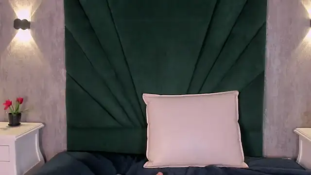 EmiliClarke online show from 04-01-26, 01:41