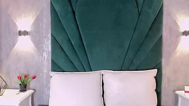 EmiliClarke online show from 02-14-26, 03:29