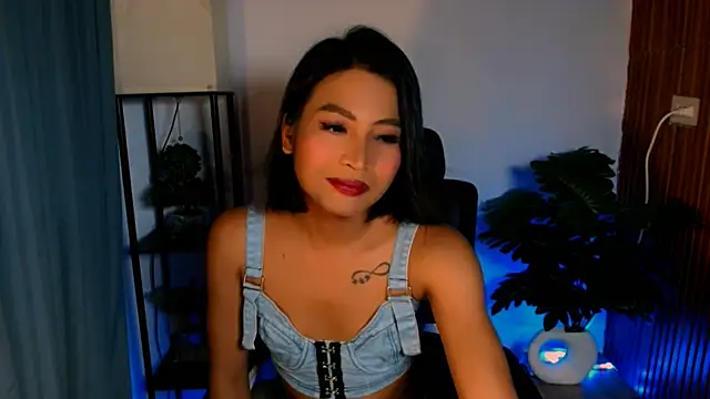 Snapshot of YourPrettyBella_TS chatting on 06-07-26, 01:27 YourPrettyBella TS online show from 06-07-26, 01:27