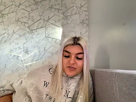 Snapshot of rosie-hipstergal chatting on 11-07-25, 02:54 rosie-hipstergal online show from 11-07-25, 02:54