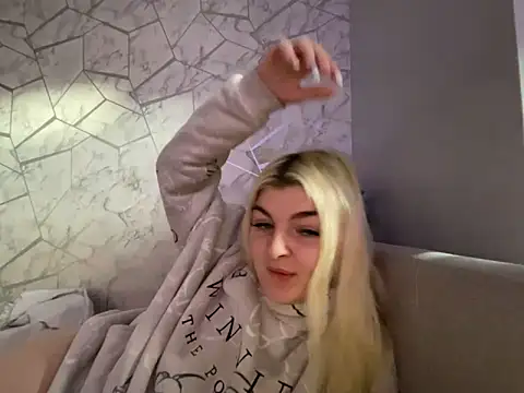 Snapshot of rosie-hipstergal chatting on 11-04-25, 01:26 rosie-hipstergal online show from 11-04-25, 01:26