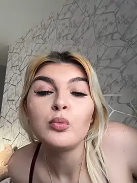 rosie-hipstergal online show from 04-18-26, 04:20