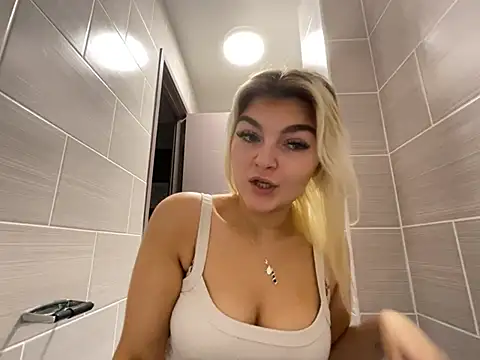 rosie-hipstergal online show from 01-17-26, 03:15